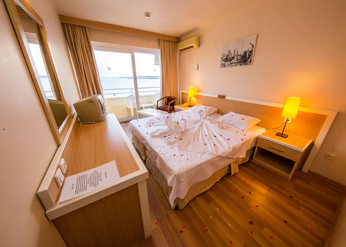Tuntas Beach Hotel Altinkum